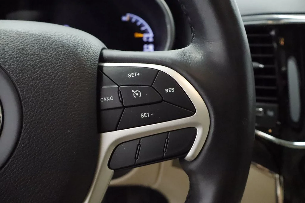Certified Used 2020 Silver Jeep Limited image 31