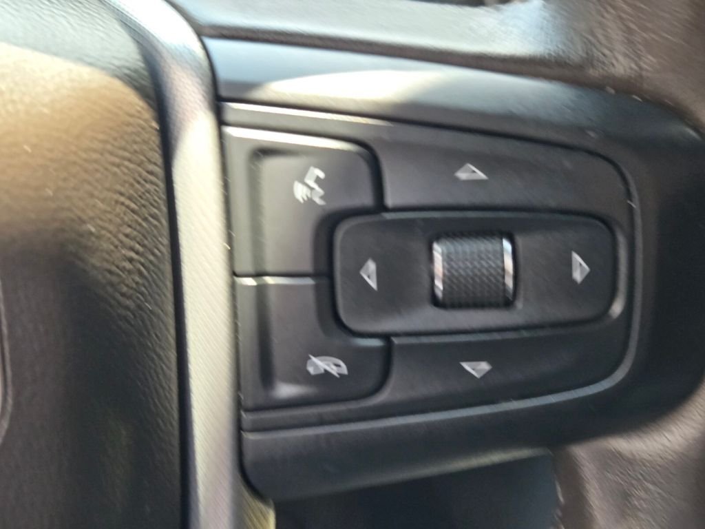 Used 2023 White GMC Denali image 29