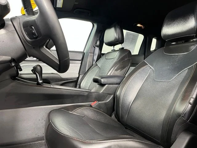 Used 2023 Gray Jeep Latitude Lux image 17