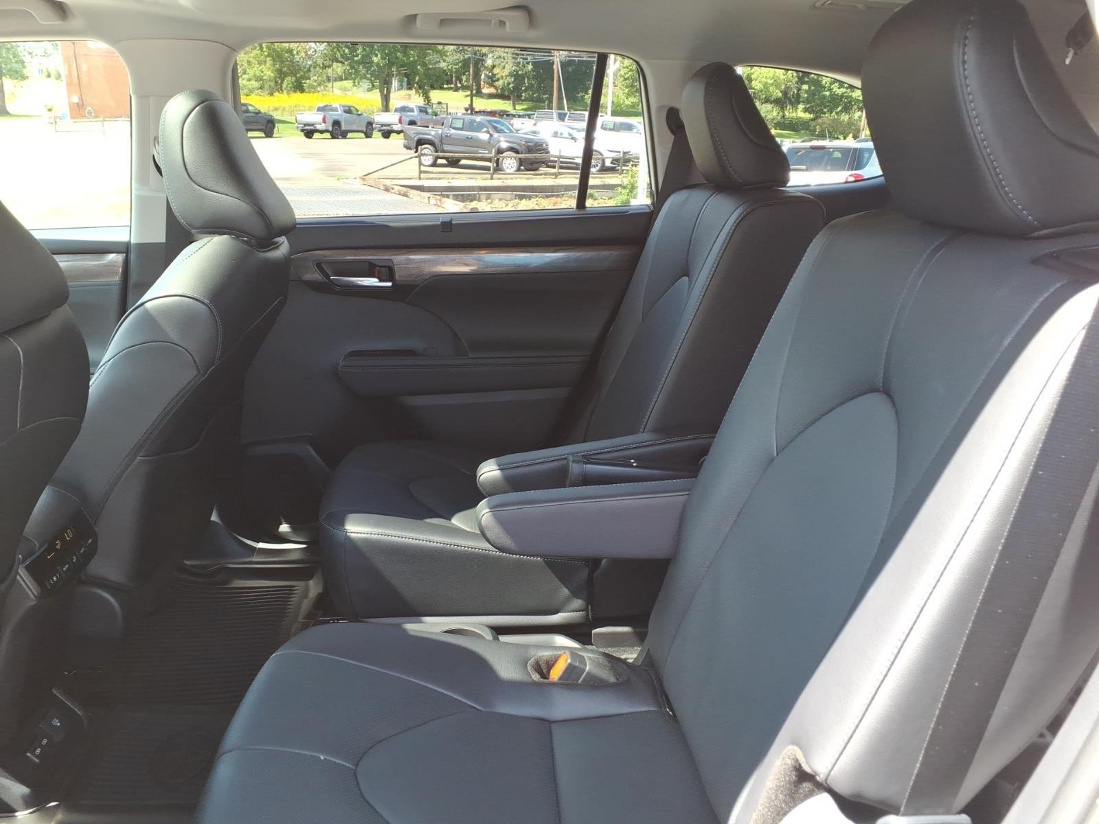Used 2026 Wind Chill Pearl Toyota Limited image 11