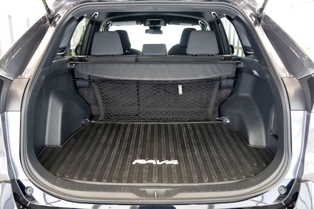 2023 Toyota RAV4 SE - Photo 29