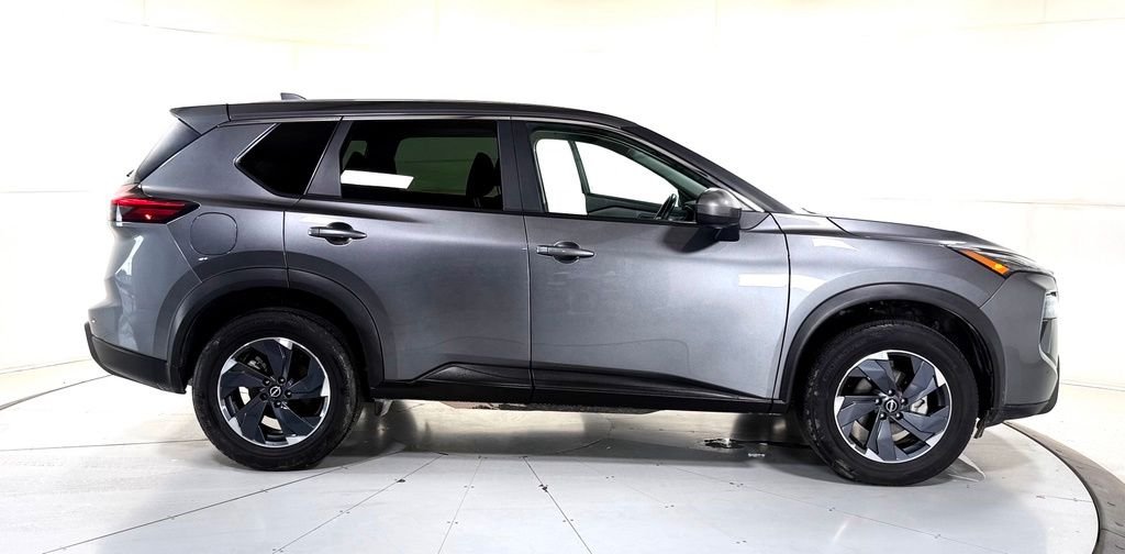Used 2025 Gray Nissan SV image 3