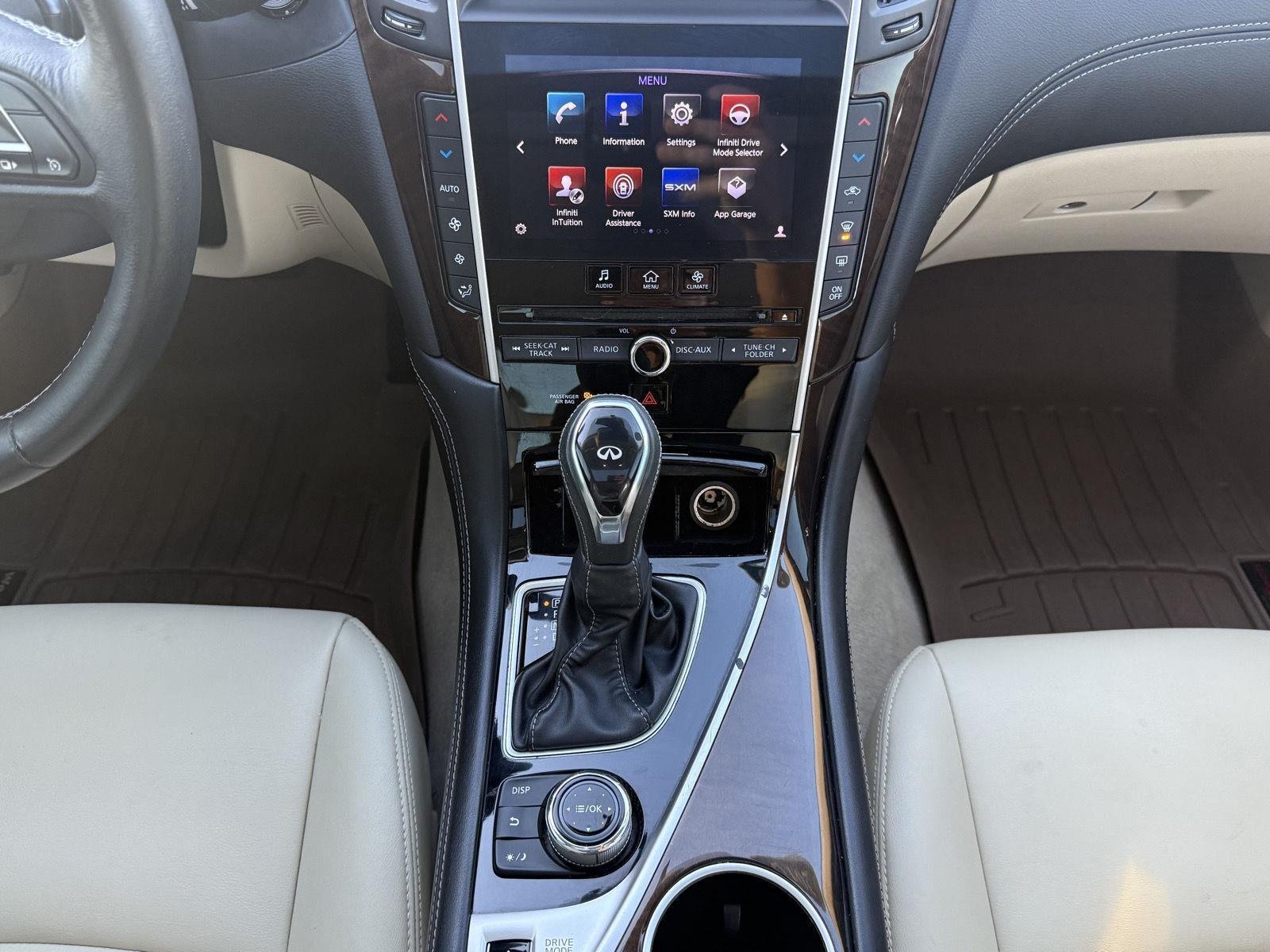 Used 2019 Majestic White INFINITI 3.0t LUXE image 13