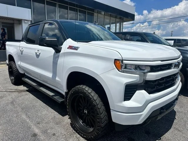 Used 2024 Summit White Chevrolet RST image 28