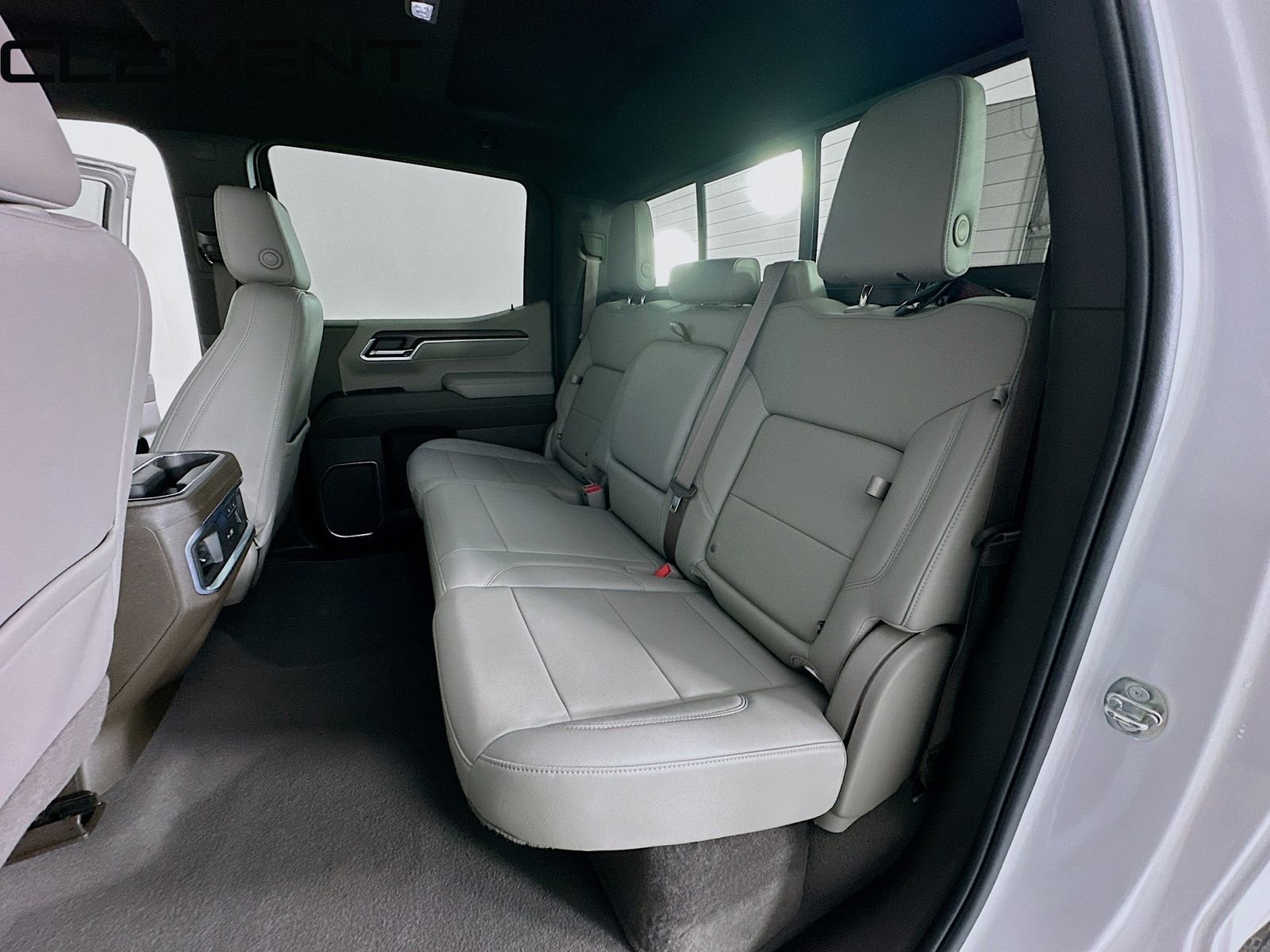 Used 2022 White GMC SLT image 33