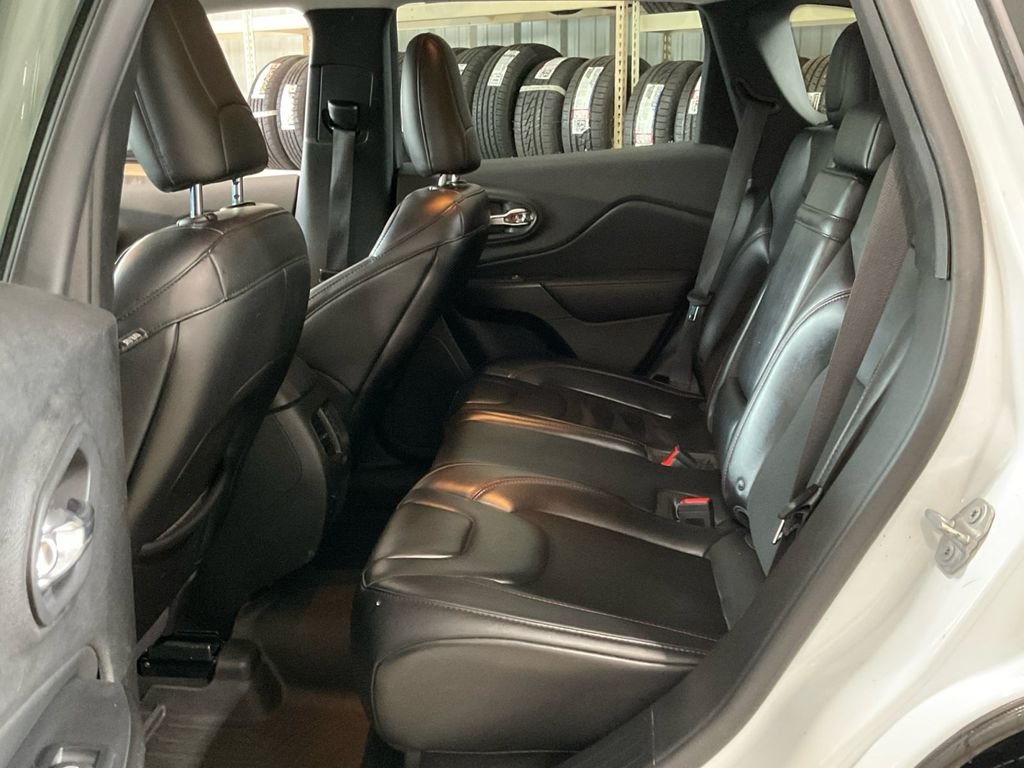 Used 2019 White Jeep Trailhawk image 28