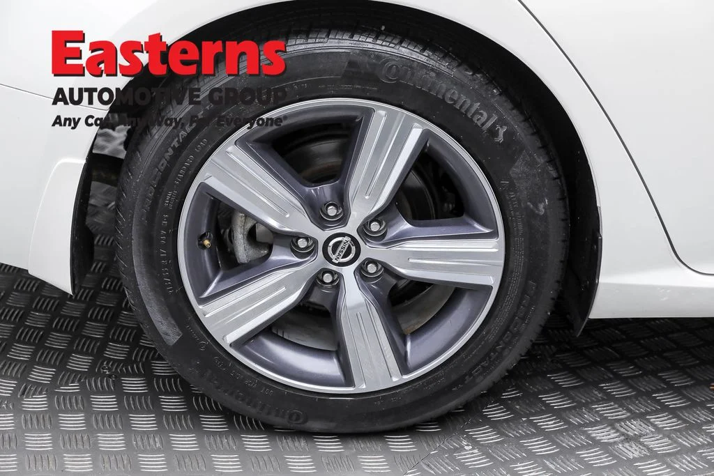 Used 2022 White Nissan 2.5 SL image 27