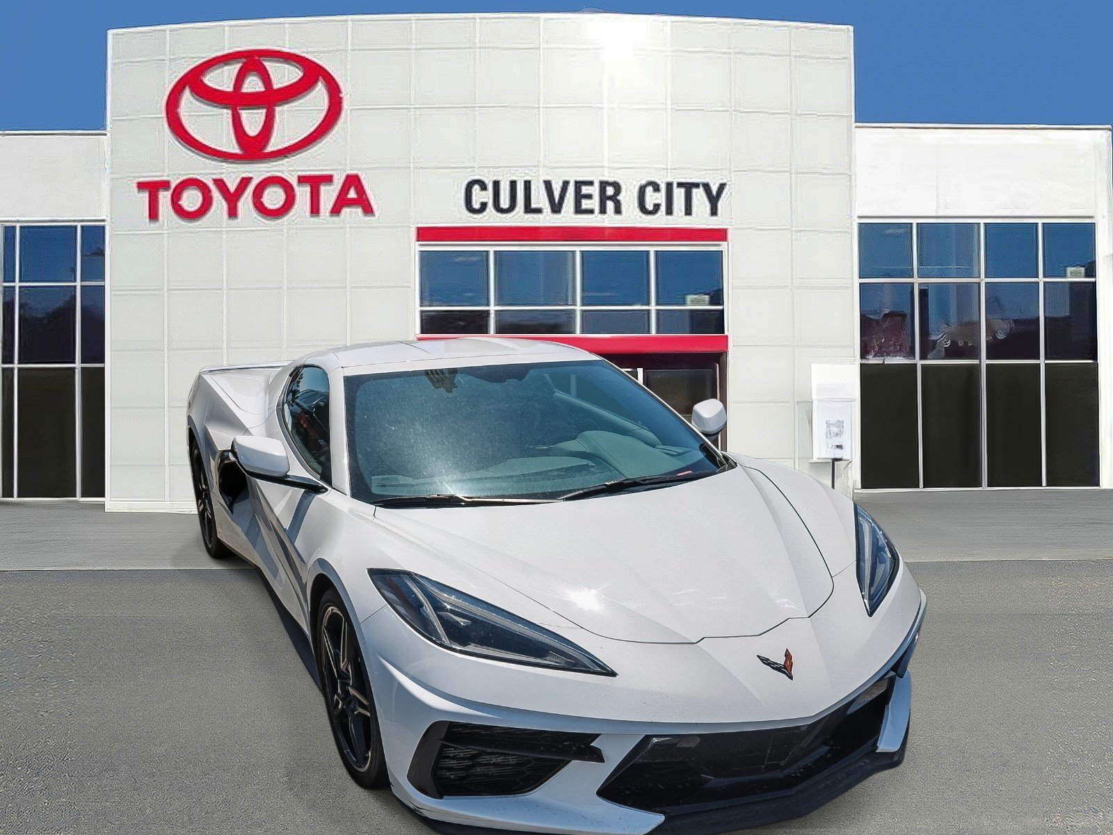 Used 2023 Arctic White Chevrolet 1LT image 1