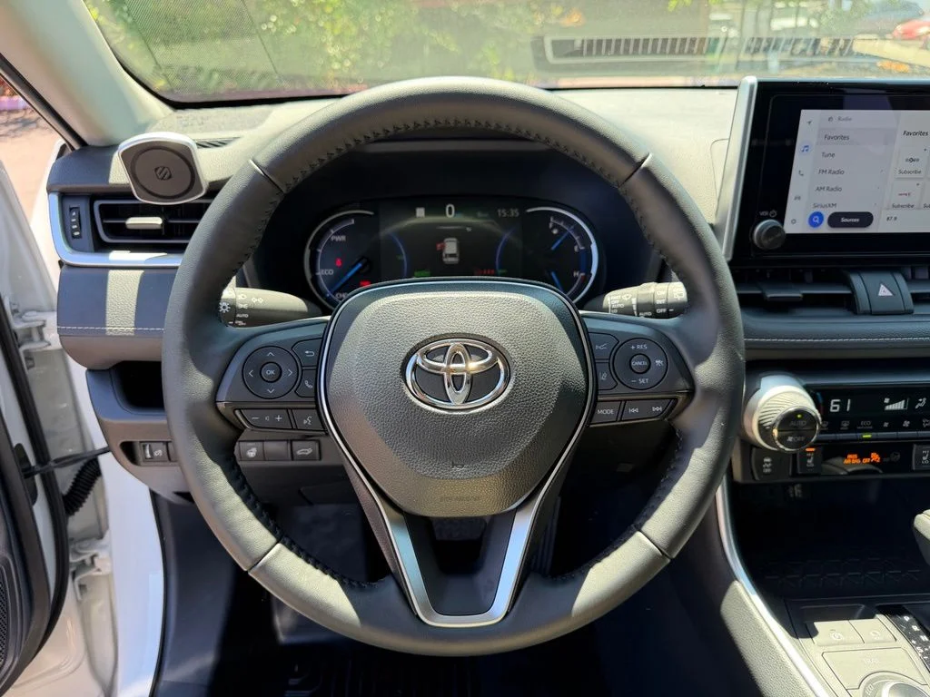 Used 2025 Ice Toyota XLE image 18
