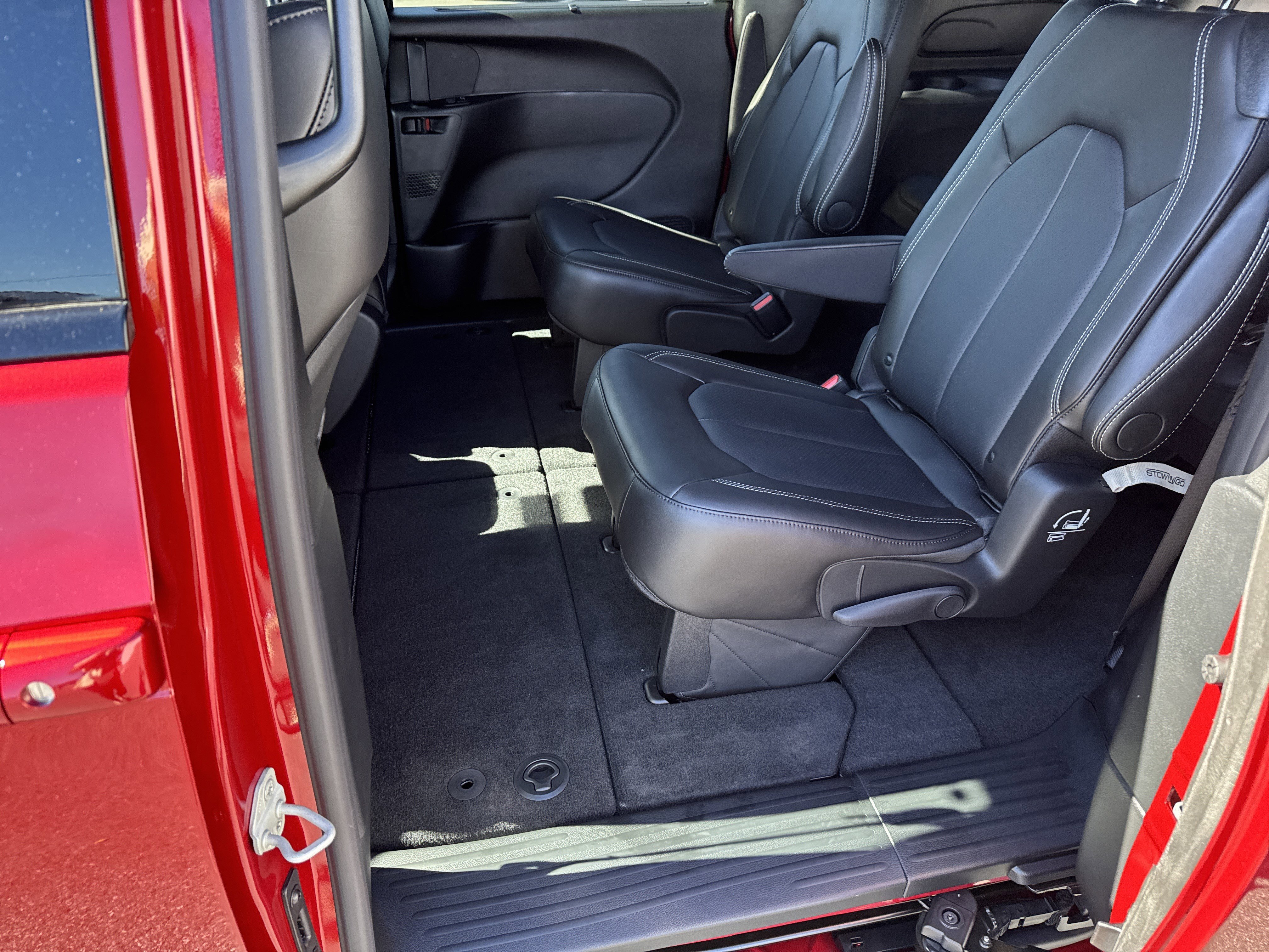New 2026 Red Hot Pearlcoat Chrysler Select image 24