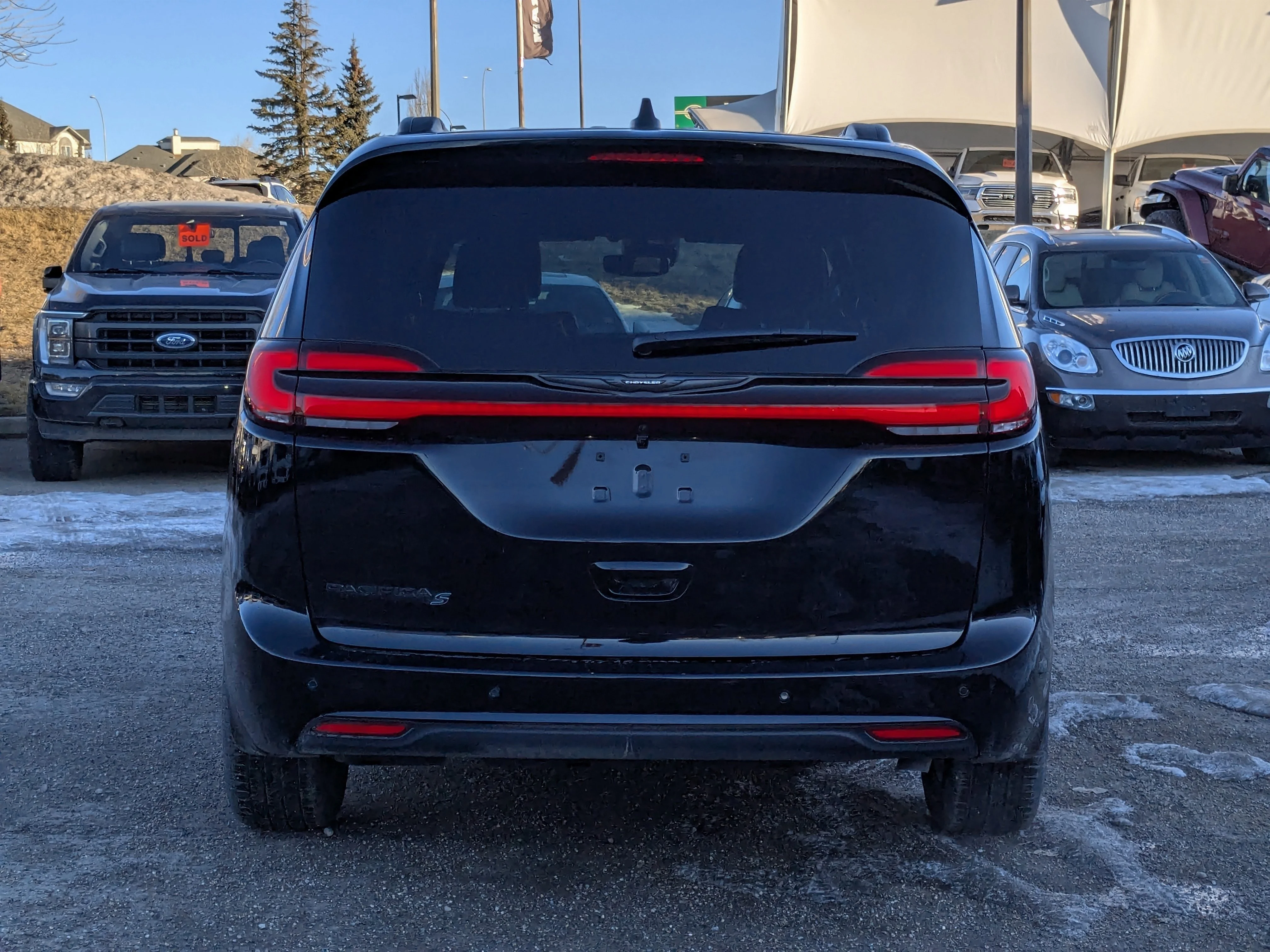 New 2026 Black Chrysler Select - PANORAMIC SUNROOF - POWER SLIDING DOORS - S APP PKGE & TONS MORE! image 7