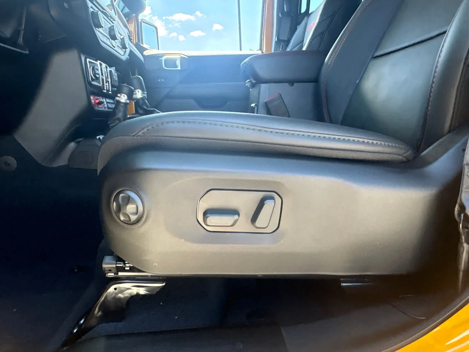 New 2026 Goldilocks Exterior Paint Jeep Rubicon X image 20