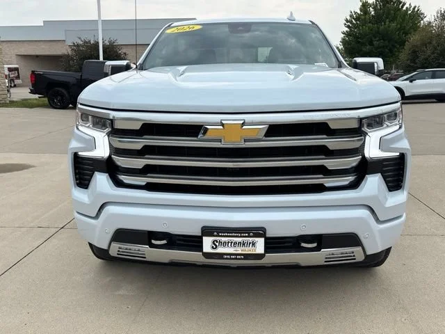 New 2026 Polar White Tricoat Chevrolet High Country image 3