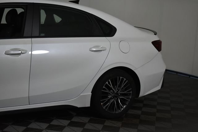 Used 2022 White Kia GT-Line image 6