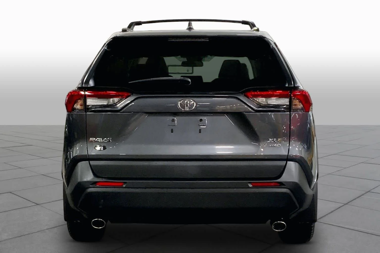 Used 2020 Magnetic Gray Metallic Toyota XLE image 5