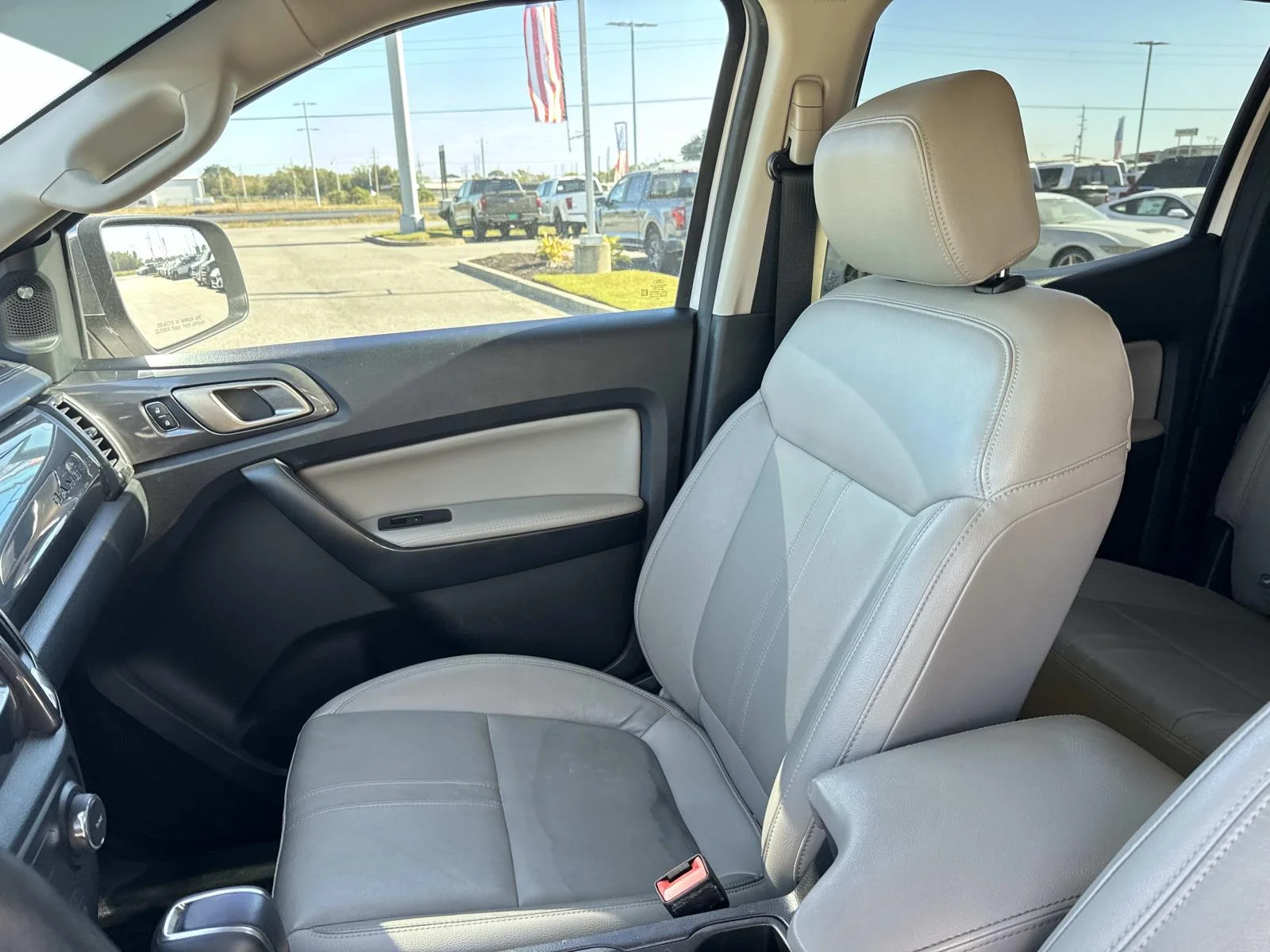 Certified Used 2020 White Platinum Tri-Coat Metallic Ford LARIAT image 15