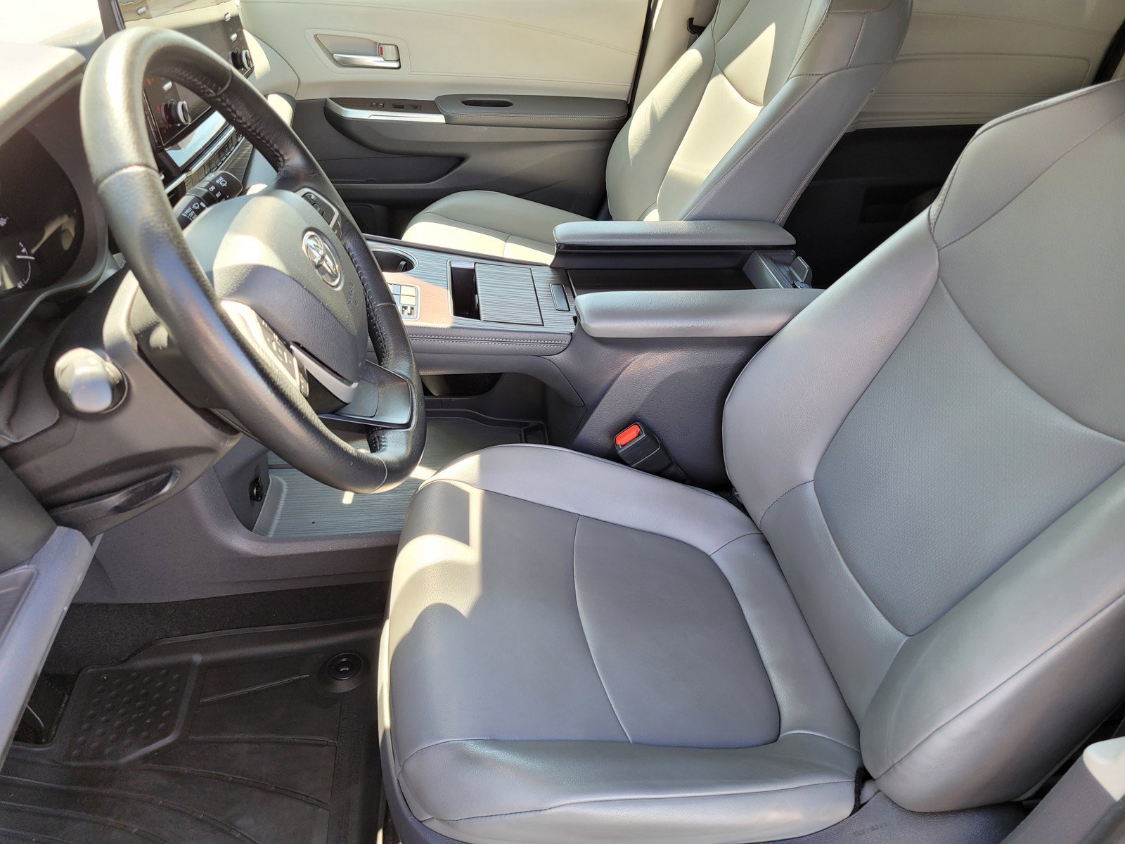 Used 2021  Toyota XLE image 17