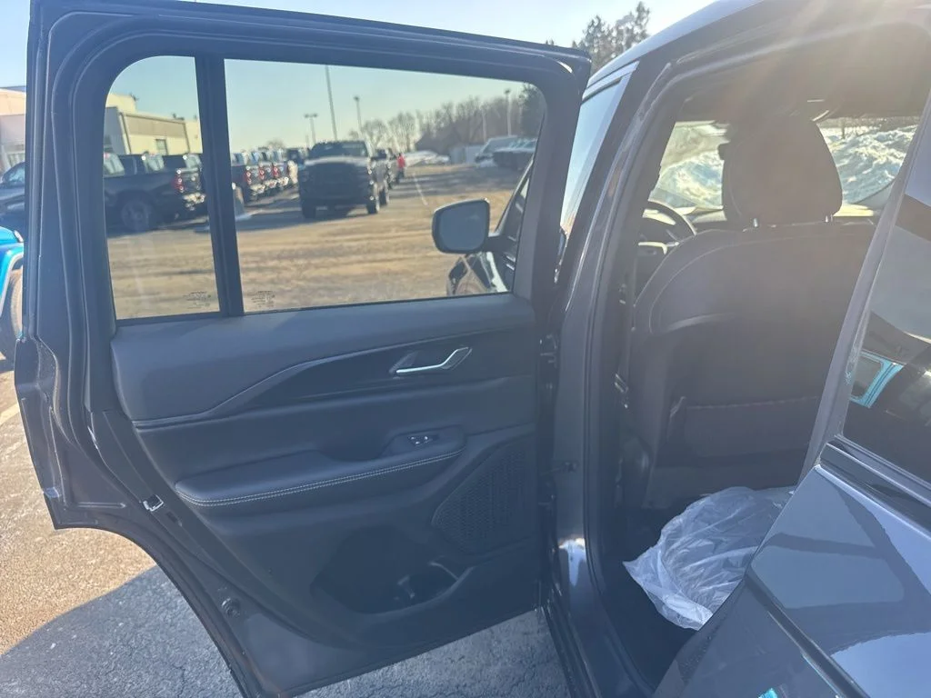 New 2026 Baltic Gray Metallic Clearcoat Jeep Laredo X image 36