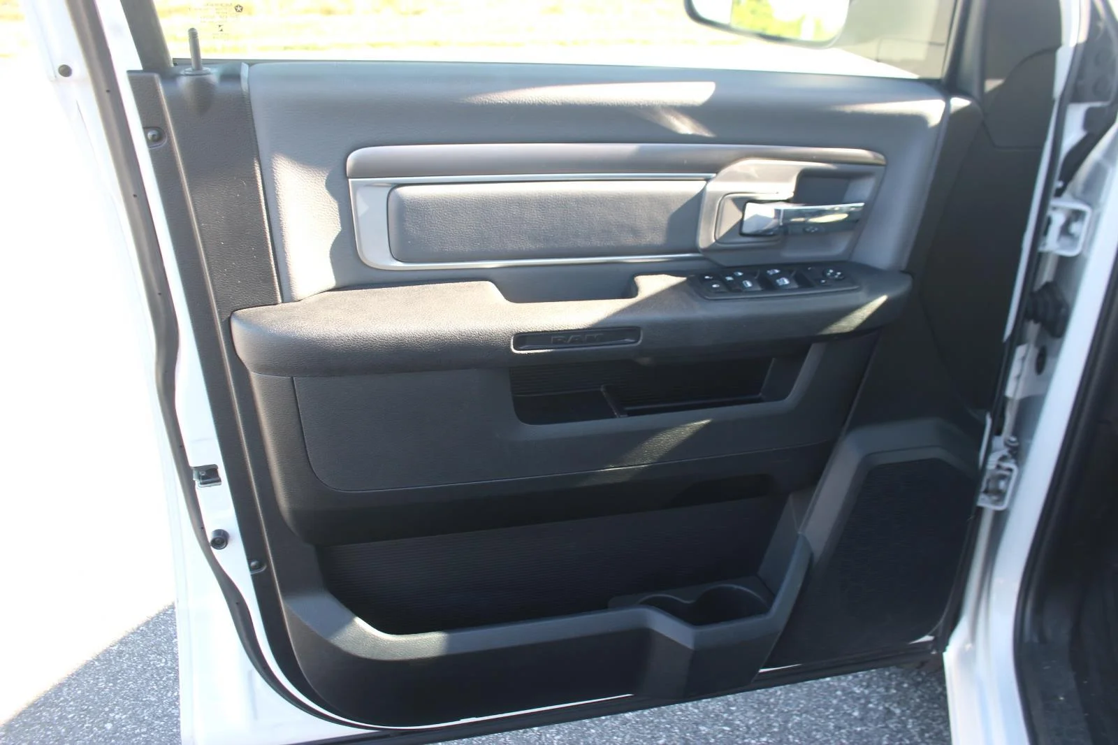 Used 2023 White Ram SLT image 13