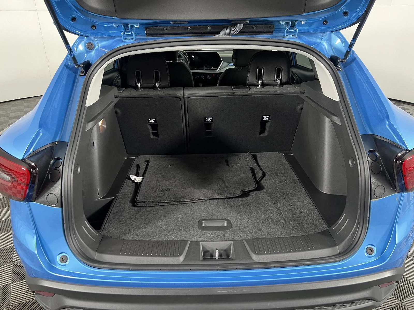 Used 2025 Marina Blue Metallic Chevrolet LS image 19