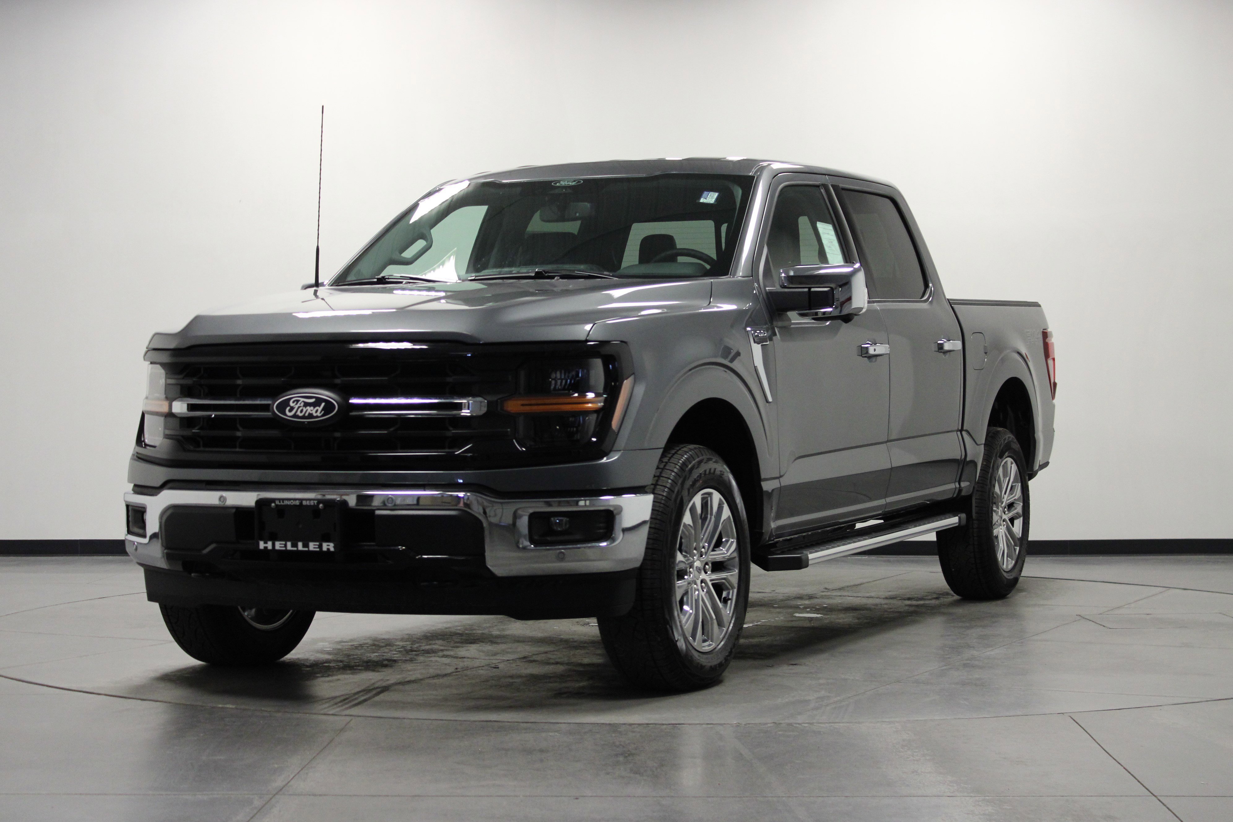 New 2026 Carbonized Gray Metallic Ford XLT image 8