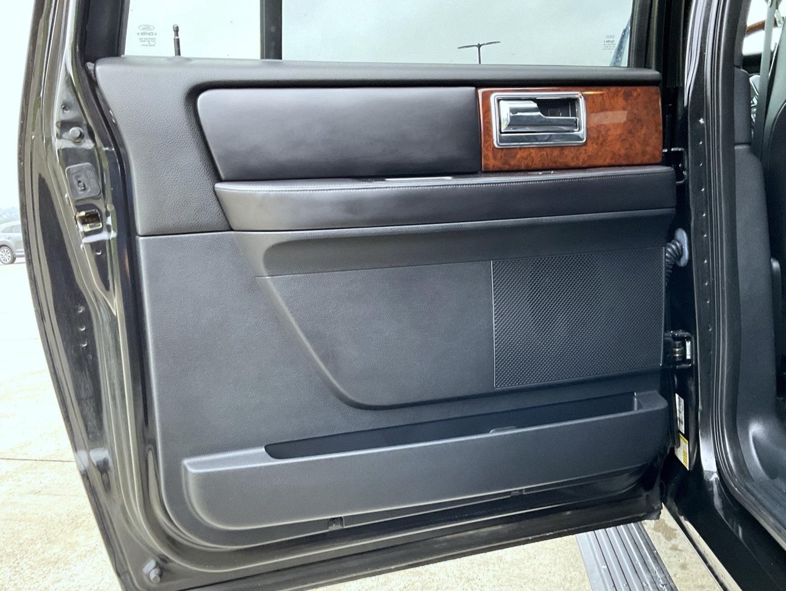 Used 2015 Black Lincoln Base image 23