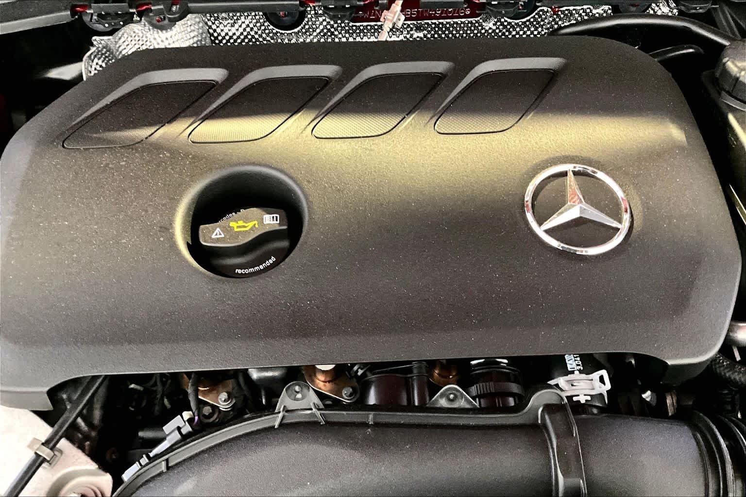 New 2026 MANUFAKTUR Patagonia Red Metallic Mercedes-Benz GLB 250 image 15