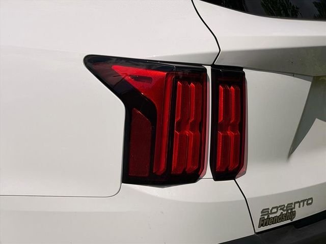 Used 2023 White Kia X-Line SX Prestige image 10