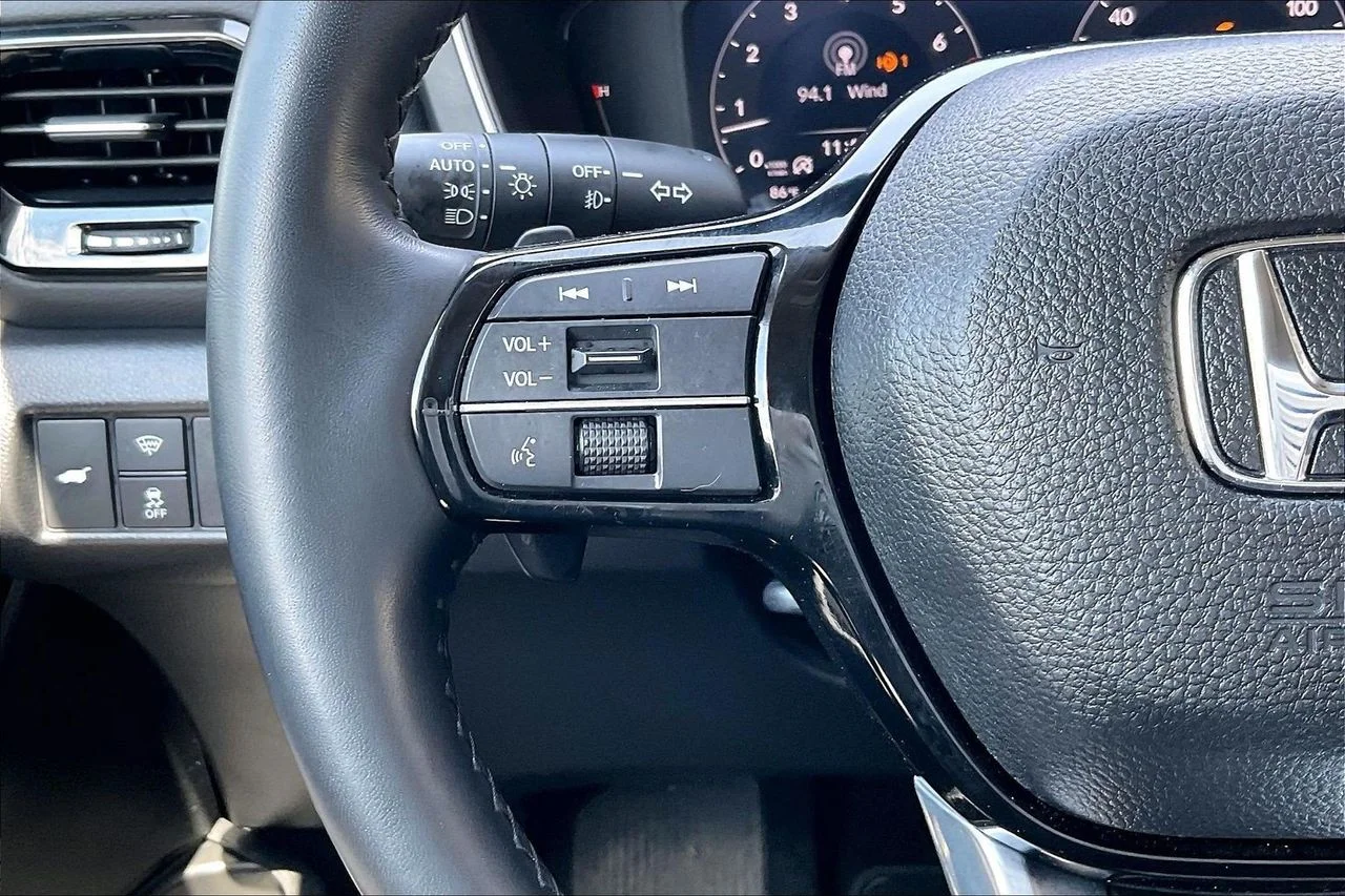 Certified Used 2025  Honda Elite image 32