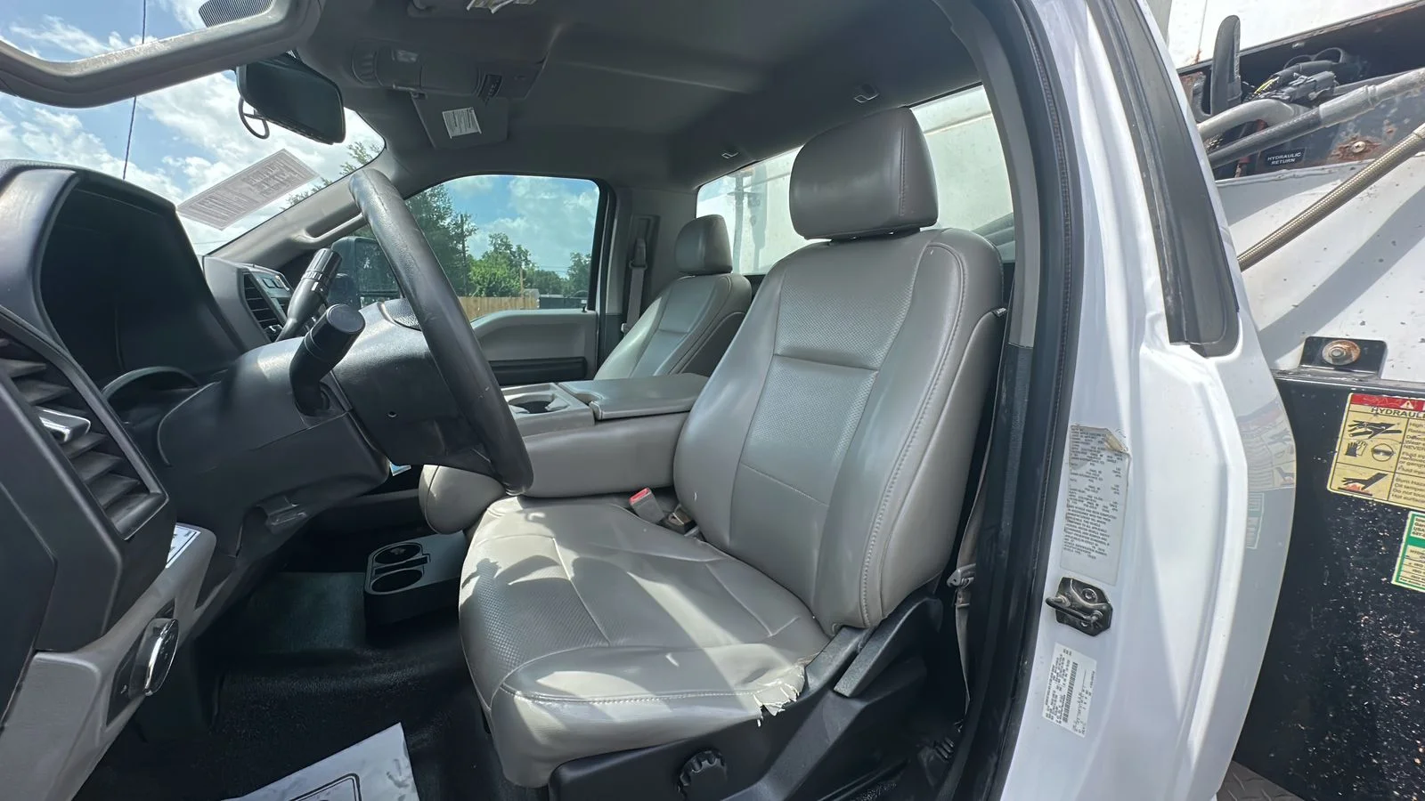 Used 2019 White Ford XL image 17