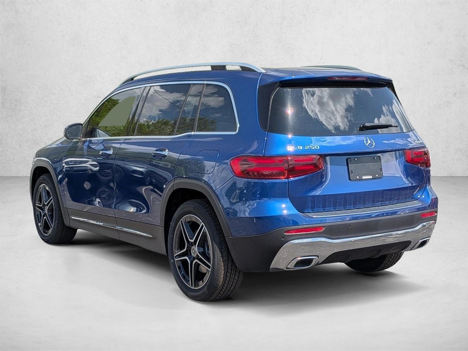 New 2026 Starling Blue Metallic Mercedes-Benz GLB250 image 9