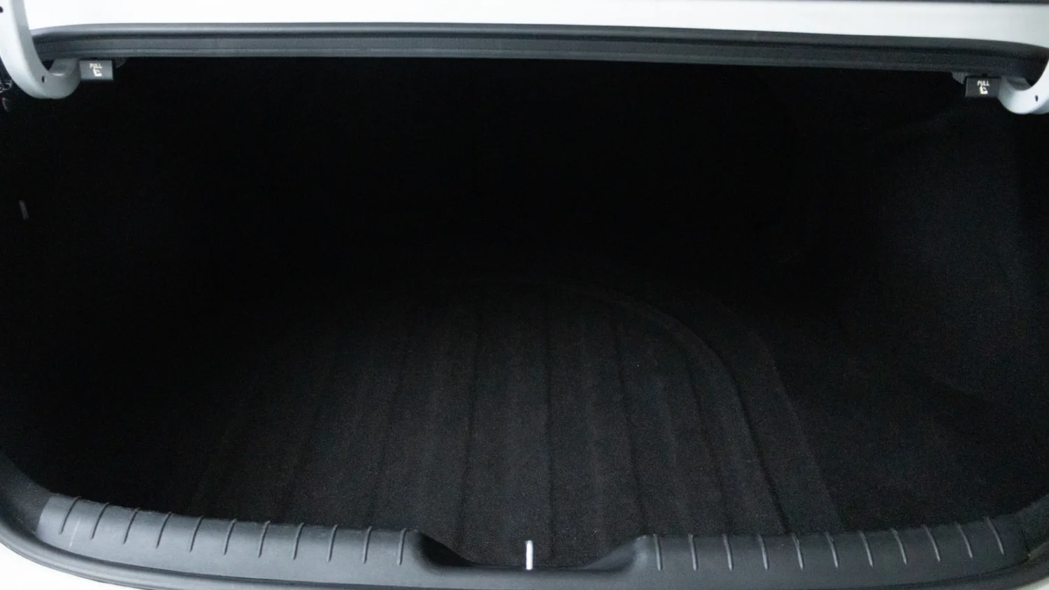 Used 2025 White Hyundai SEL Convenience image 30