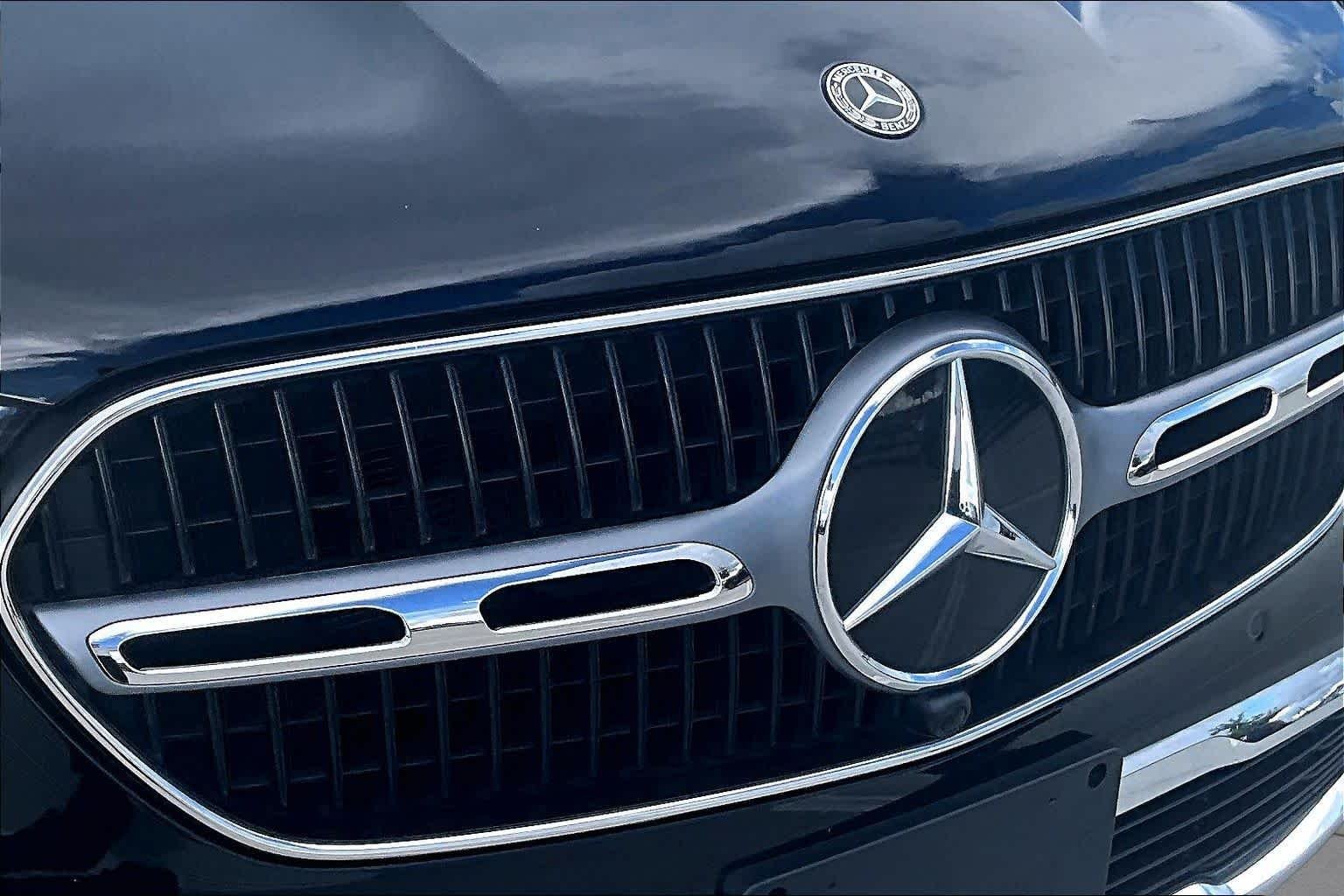 Used 2025 Black Mercedes-Benz GLC 300 image 28