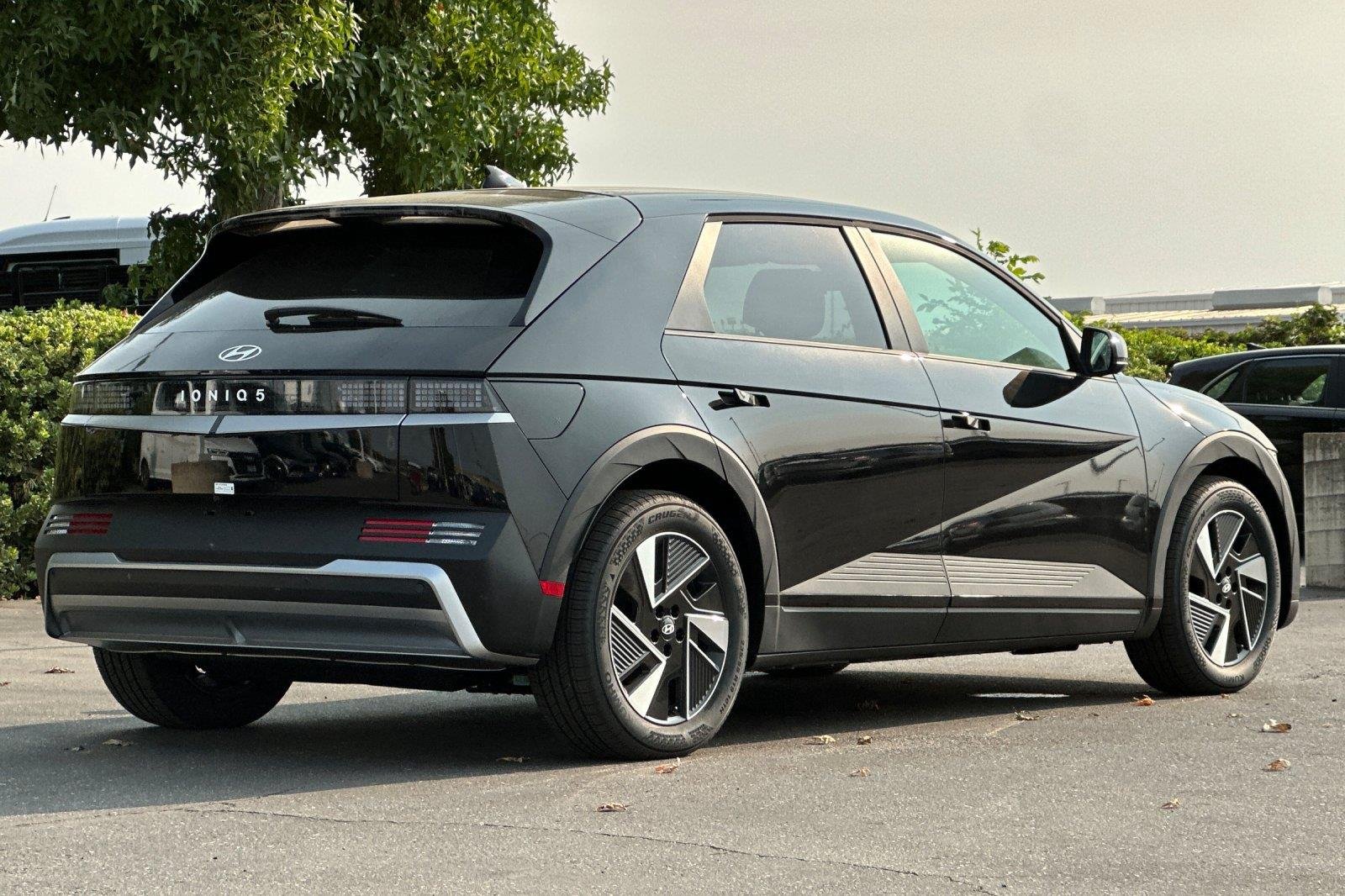 New 2026 Abyss Black Hyundai SE image 23