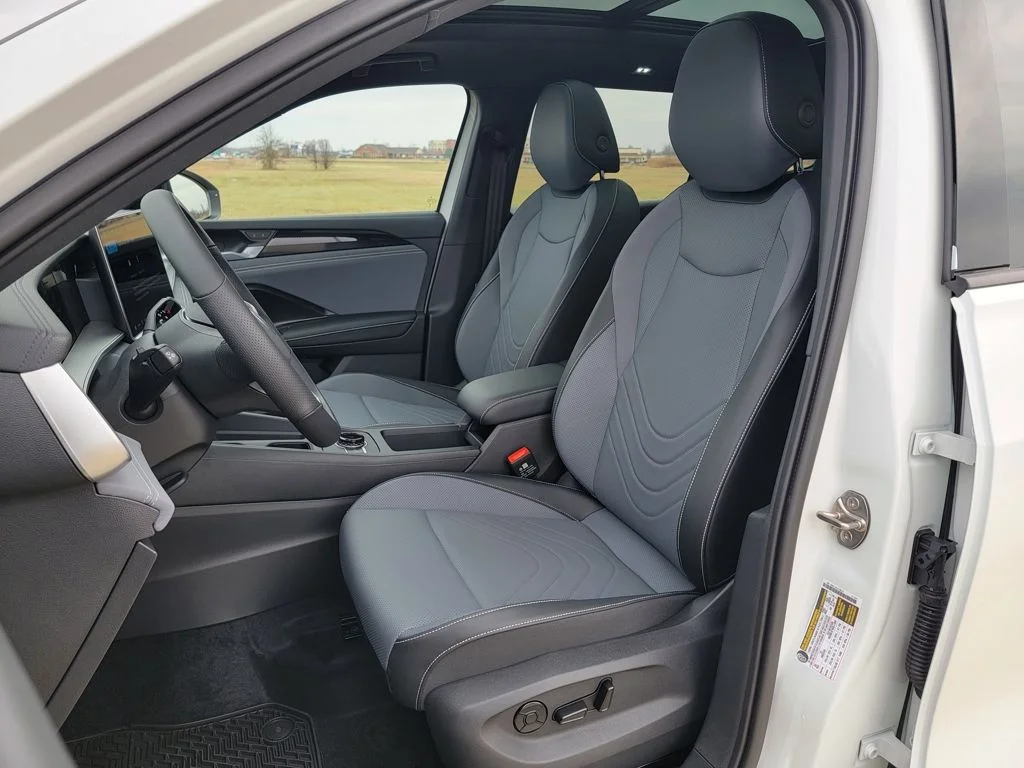 New 2026 White Volkswagen 2.0T SE R-Line Black image 26