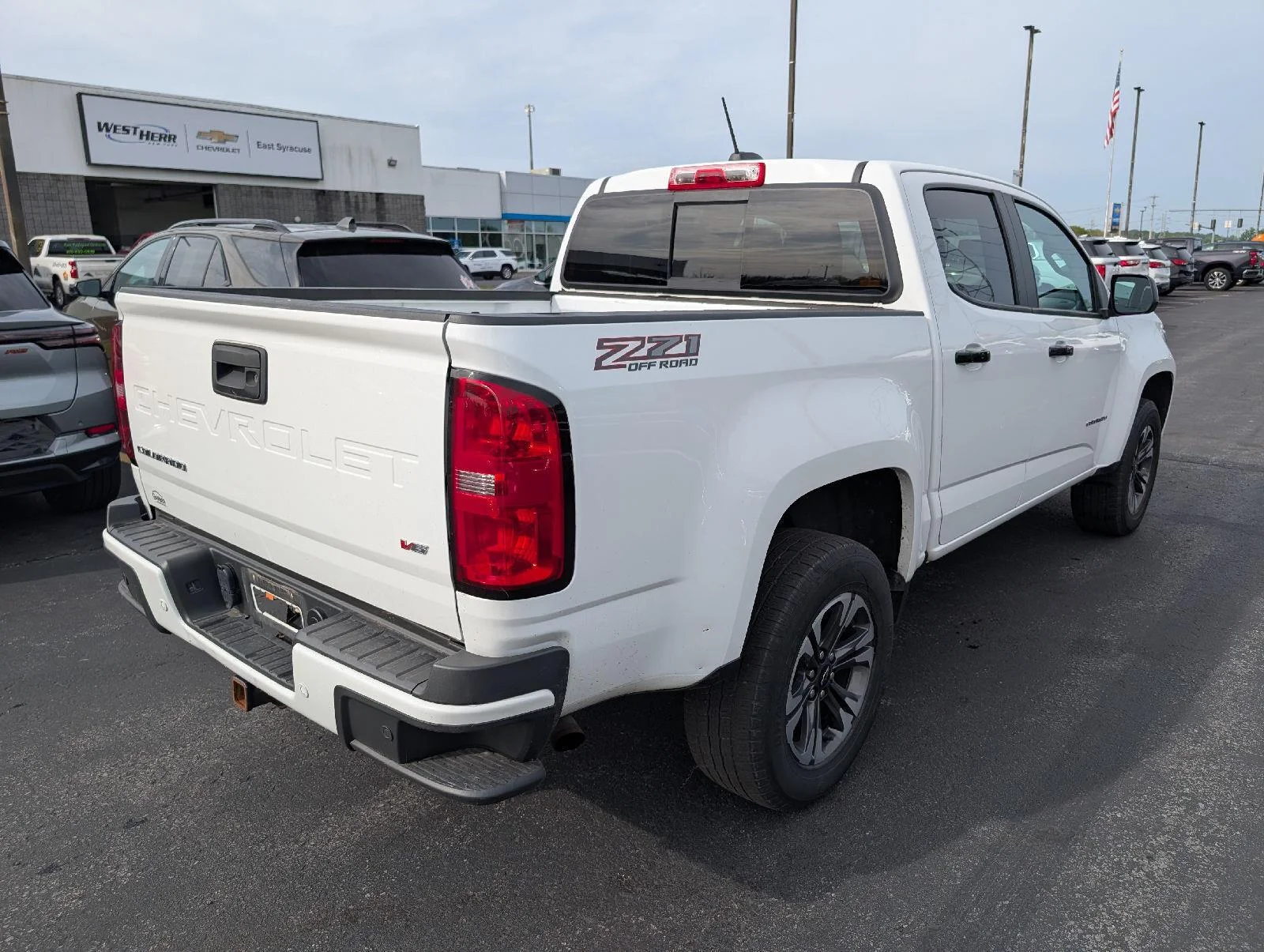 Used 2022 Summit White Chevrolet 4WD Z71 image 6