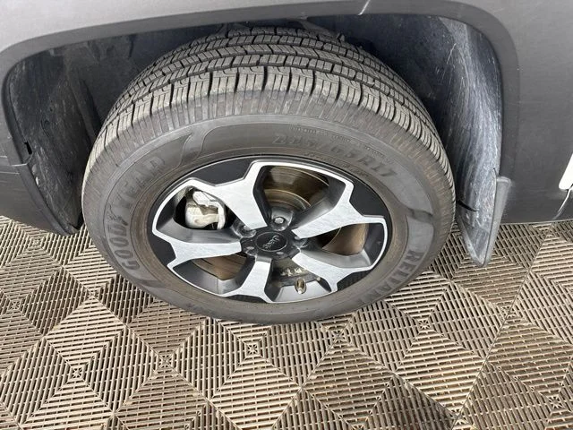 Used 2019 White Jeep Trailhawk image 31