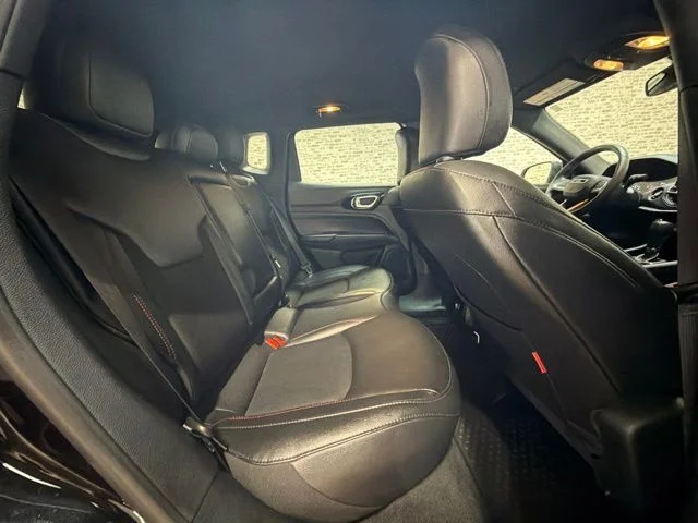 Used 2024 Diamond Black Crystal Pearlcoat Jeep Trailhawk image 13