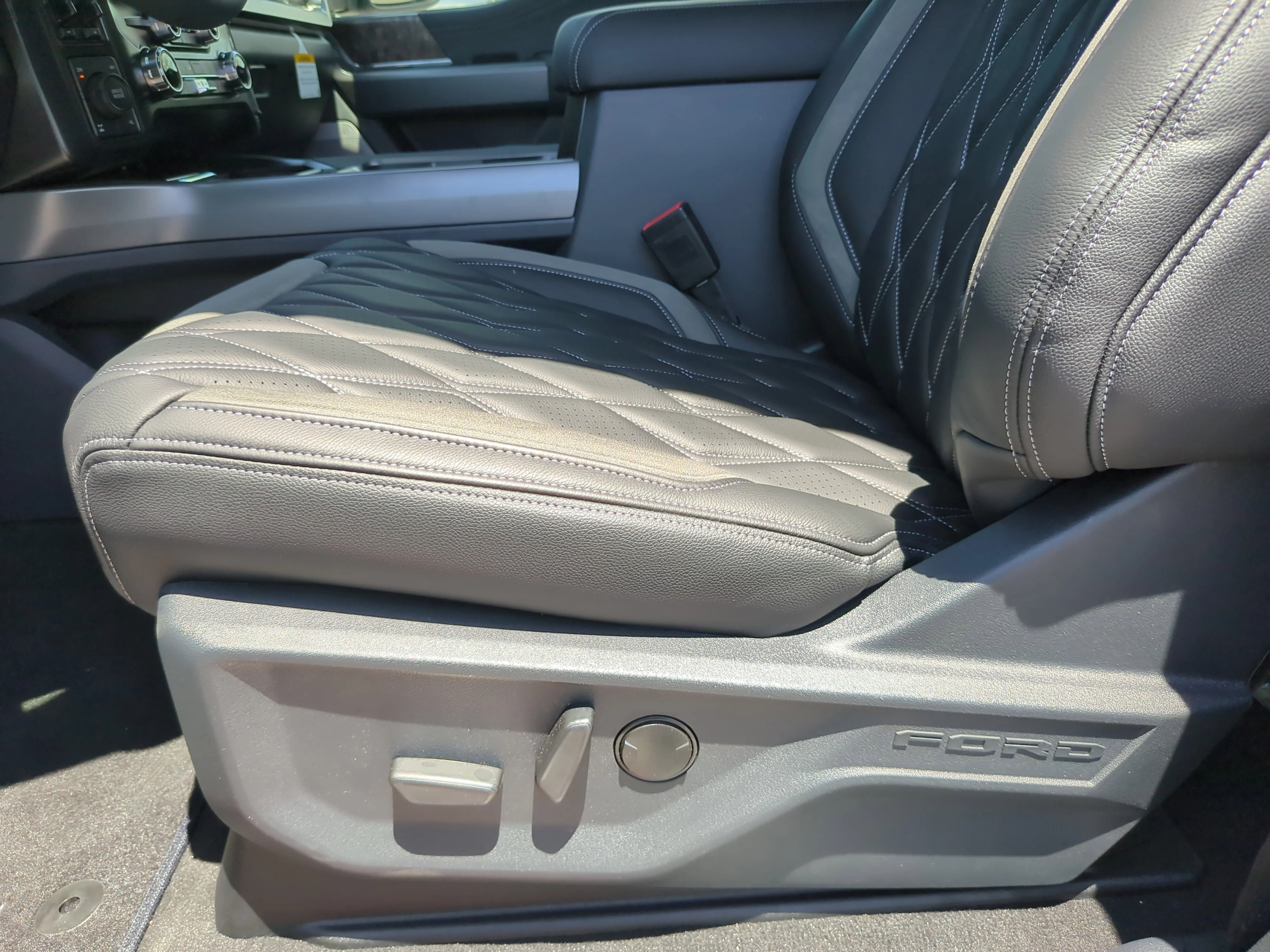 New 2026 Carbonized Gray Metallic Ford F-250® Lariat® image 19