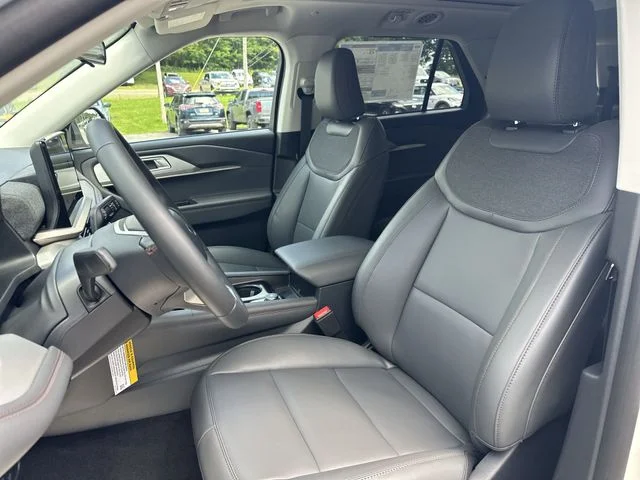 New 2026 Star White Metallic Tri-Coat Ford Active image 44