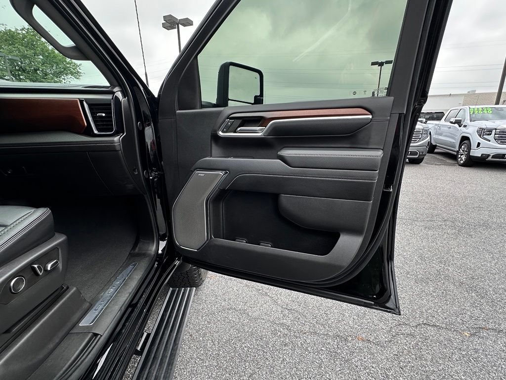 Used 2024 Onyx Black GMC Denali image 16