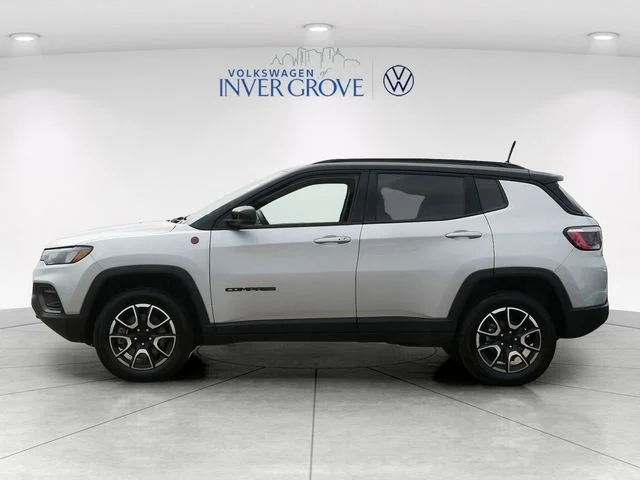 Used 2024 Silver Jeep Trailhawk image 4