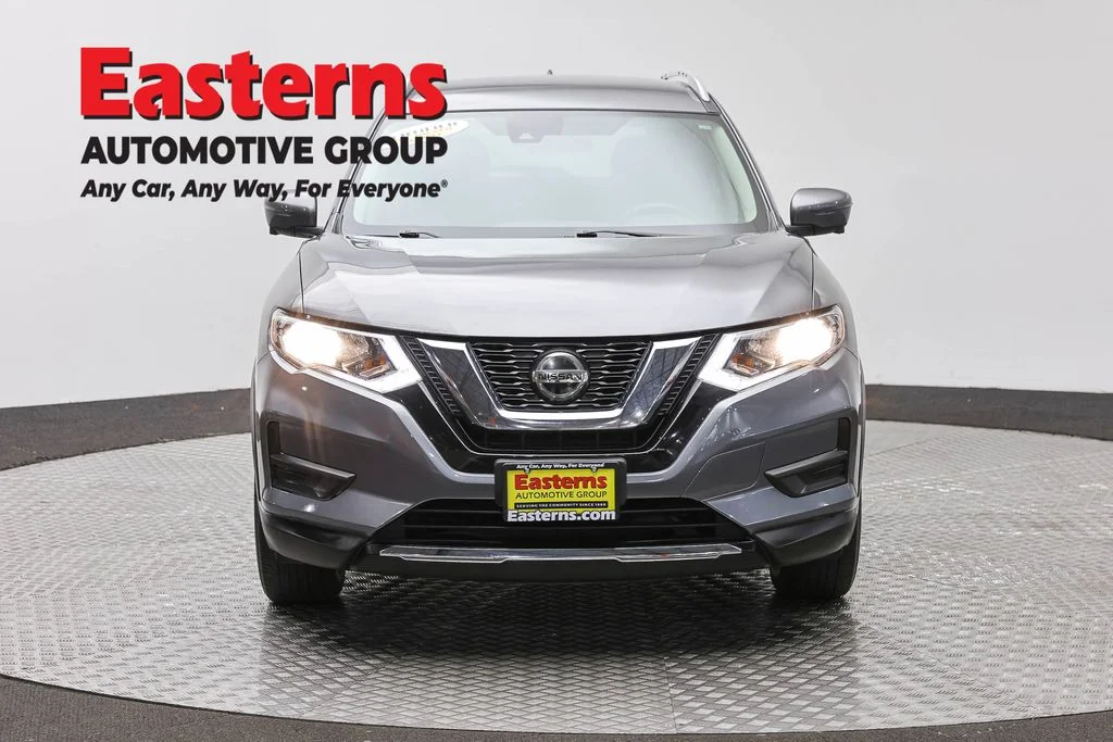 Used 2020 Gray Nissan SV image 2