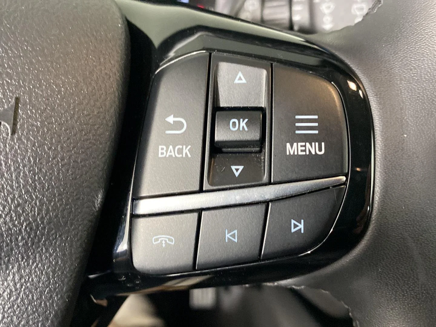 Used 2023 Oxford White Ford Active image 10