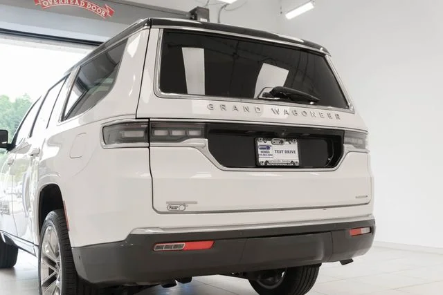 Used 2022 White Jeep Series II image 11