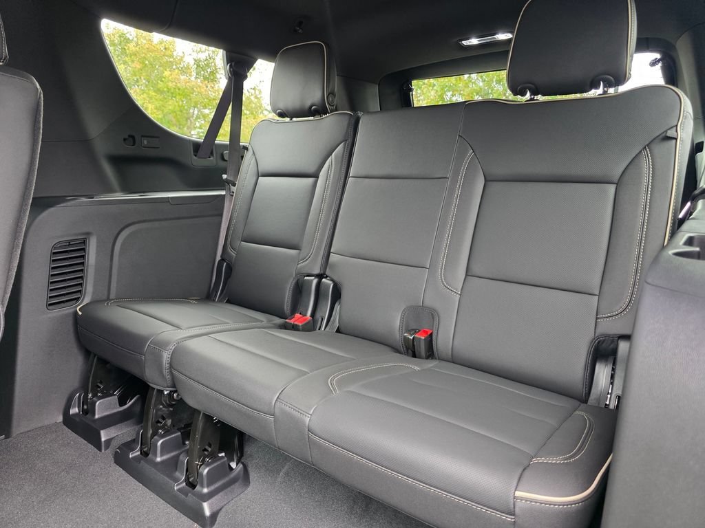 2025 Chevrolet Suburban Premier - Photo 25
