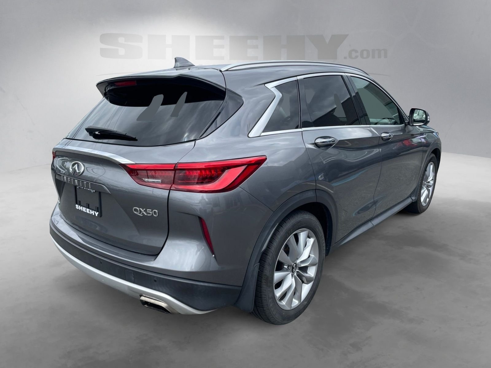 Used 2021 Gray INFINITI LUXE image 12