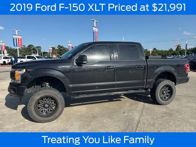 Used 2019 Agate Black Metallic Ford XLT image 1