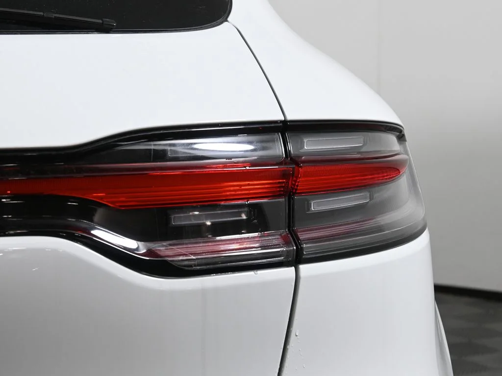 2026 Porsche Macan - Photo 13