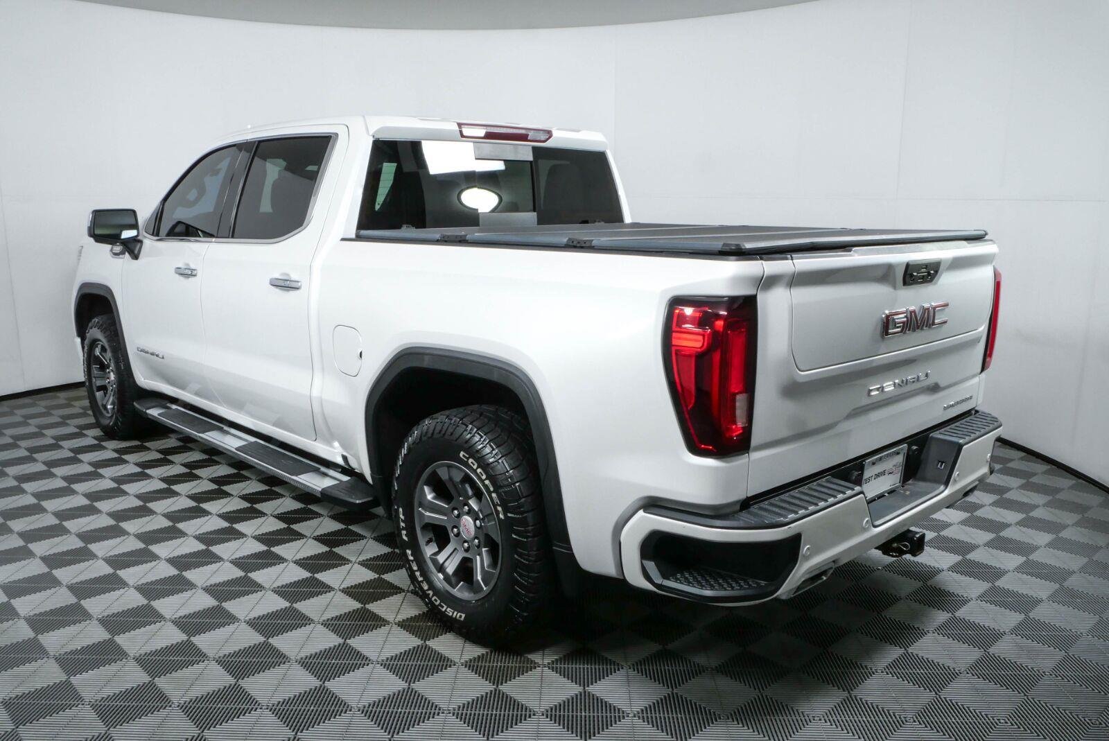 Used 2021 White GMC Denali image 29